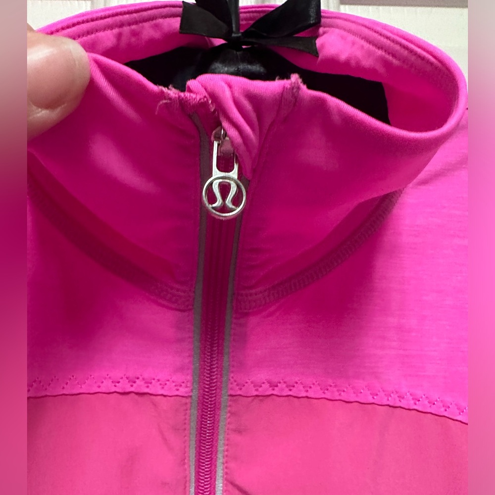 Lululemon Women's Fuchsia Pink Athletic Jacket Size 8 - Picture 4 of 13
